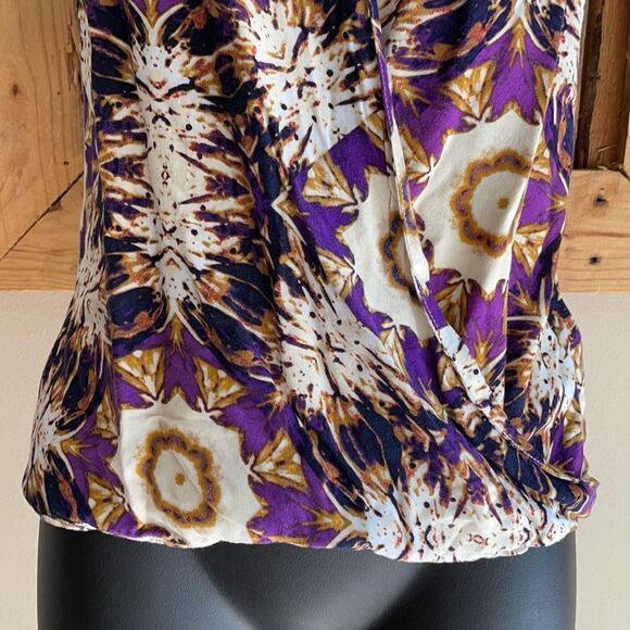 Ellen Tracy V-neck Sleeveless Printed Blouse Purple Gold Cream Size Small - Picture 3 of 16